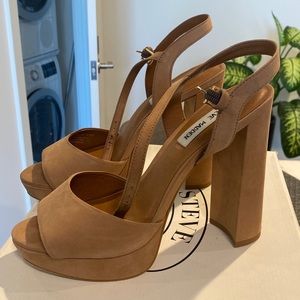 Brand new, never worn, sued